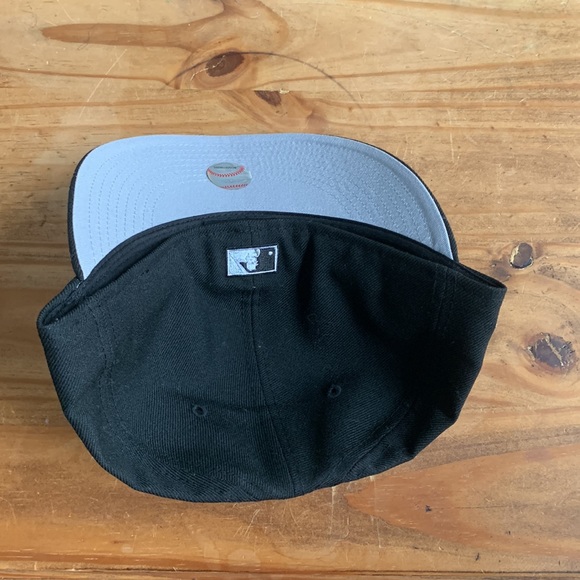 Chicago White Sox - New Era 5950 fitted Cap - Size 7 1/4 - Picture 3 of 3